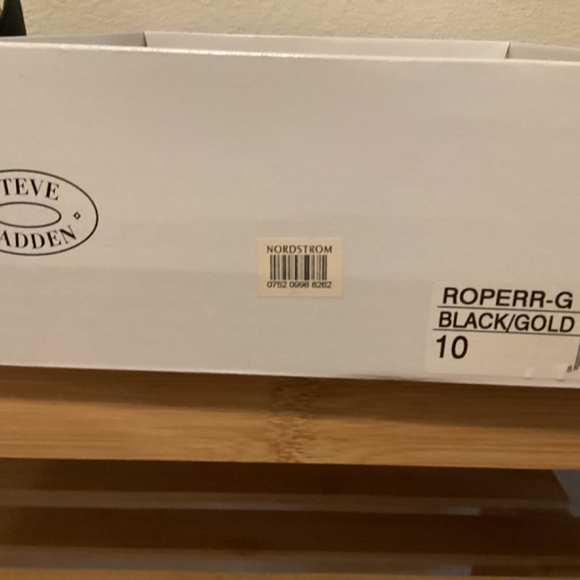 New in Box Steve Madden Black & Gold Wedges - Picture 7 of 7